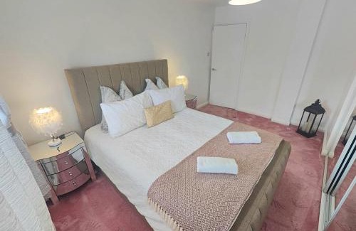 Clydebank Apartment | Lovely 2 Bedroom Modern Ground Floor Flat