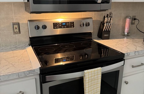 Pine Ridge House | Lovely 2-bedroom house with WiFi and Pool in Beverly Hills. Close to manatee fun