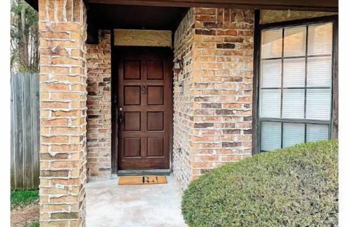 Shreveport Condo | Lovely 2BR/2BA Condo with indoor/outdoor living