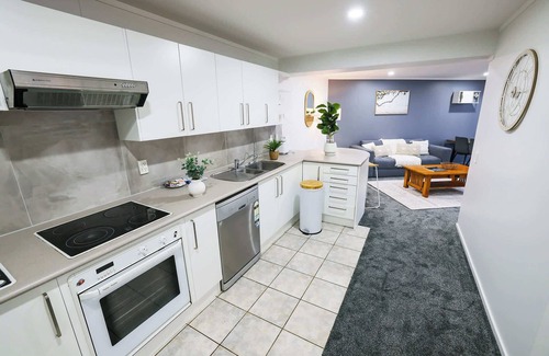 Grafton Apartment | Lovely 2br apt w free parking