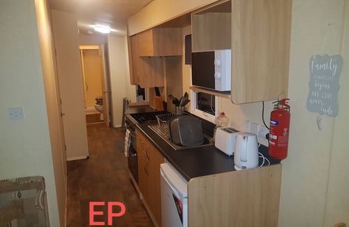 Towyn Apartment | Lovely 3-Bed caravan in towyn