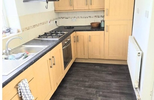 Dudley House | Lovely 3-Bed Home - 2 Baths - Garden - Parking - Ultrafast WiFi