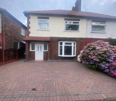 Crosby House | Lovely 3 bed house in Crosby