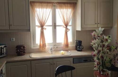 Massouri House | Lovely 3-Bed House in Μυρτιές