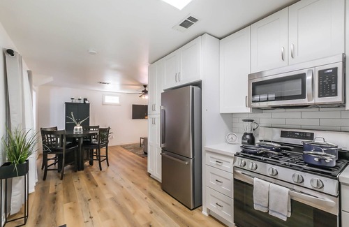 Kempwood House | Lovely 3 bedroom home near Downtown & Heights, Pet Friendly