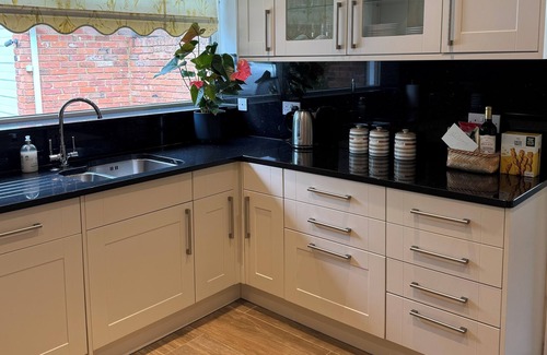 Datchet House | Lovely 3 Bedroom House in Peaceful Village Location