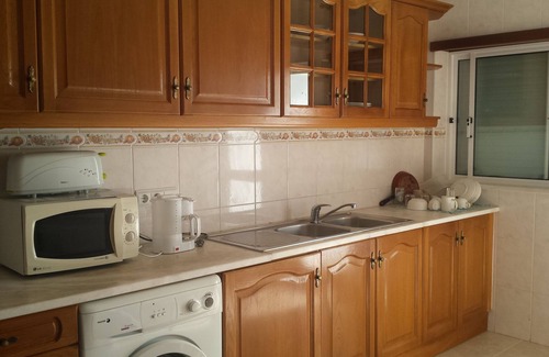 Mexilhoeira da Carregacao Apartment | Lovely 4-Bed Apartment in Estombar