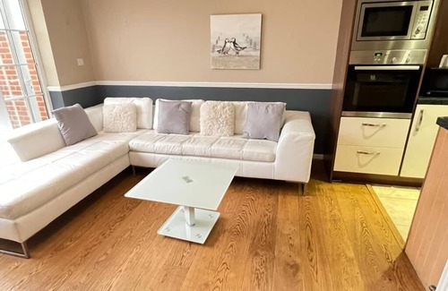 Sittingbourne House | Lovely 4 Bedroom Town House in Sittingbourne, up to 8 sleeps