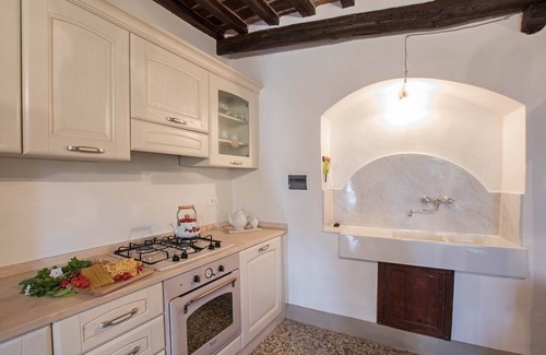 Montalla Villa | Lovely 4 bedroom villa, private pool, 3KM to Cortona, walk to restaurant