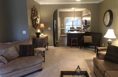 Hoover House | Lovely 4 bedroomTownhome - central to RTJ Golf and Hoover Met