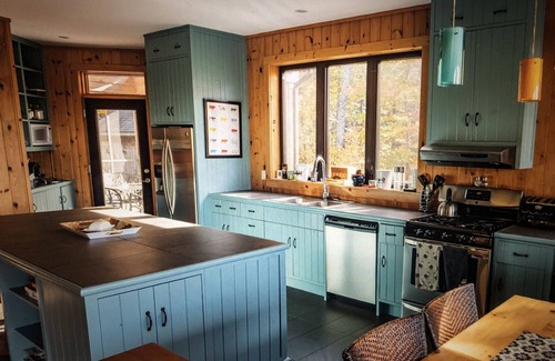 Bolton-Est Ski Chalet | Lovely 5 Bdr chalet, private lake in Bolton Est