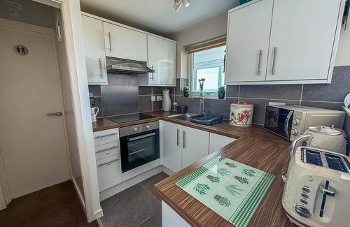 Corton House | Lovely 5 berth bungalow at Waterside Village Park in Corton ref 14006W