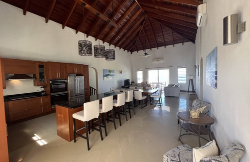 Sea Rocks Villa | Lovely 6-bedroom Villa with Pool