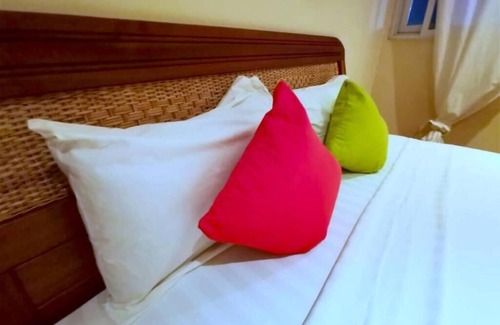 Prampram Resort | Lovely 6 bedroom house with a private swimming pool.