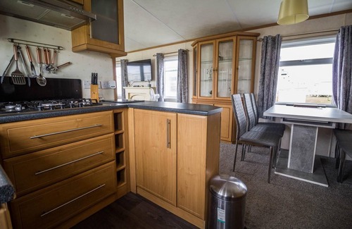 Ingoldmells House | Lovely 7 berth caravan with free WiFi in Skegness ref 67009L