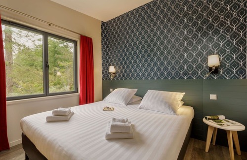 Chaumont-sur-Tharonne House | Lovely apartment in villa for 12 people with hot tub, pool, WIFI, TV, terrace and parking