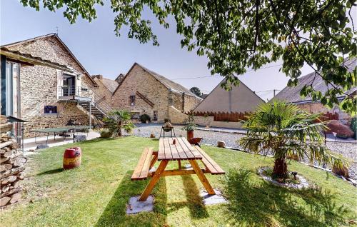 Neuilly-le-Vendin Apartment | Lovely Apartment In Neuilly Le Vendin