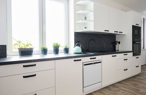 Desna Apartment | Lovely apartment for 6 people with WIFI, pool, TV, patio and parking