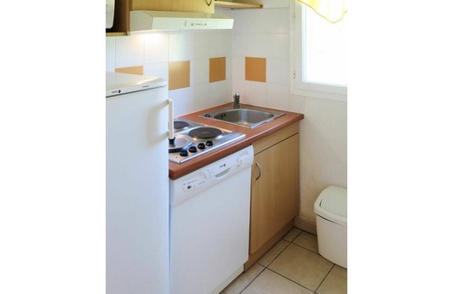Prayssac Apartment | Lovely apartment for 6 guests with WIFI, pool, TV, terrace, pets allowed and parking