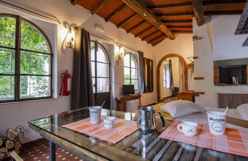 Barga Apartment | Lovely apartment for 2 guests with private pool, TV, patio, pets allowed and parking