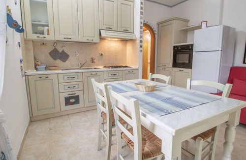 Fondi Apartment | Lovely apartment for 6 people with WIFI, A/C, TV, terrace, pets allowed and parking