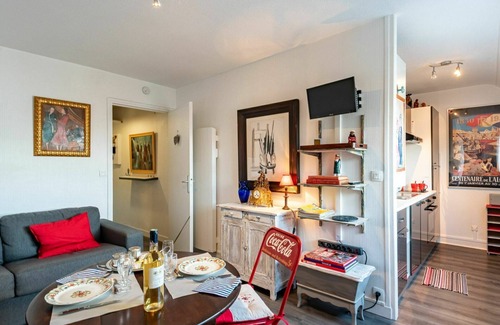 Morbihan Apartment | Lovely apartment for 2 people with WIFI, TV, pets allowed and parking
