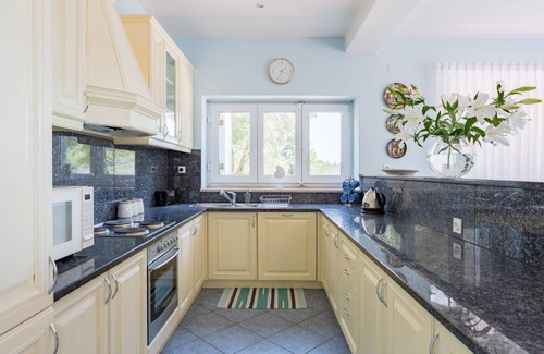 Mali Ston Apartment | Lovely apartment for 8 guests with hot tub, WIFI, A/C, TV and terrace