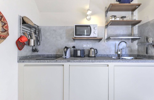 Marciana Apartment | Lovely apartment for 2 guests with WIFI, A/C, balcony and pets allowed