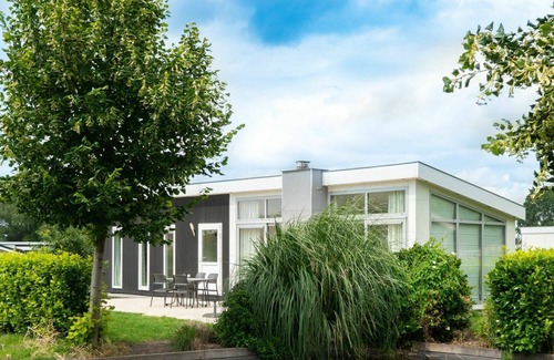's-Gravendeel Apartment | Lovely apartment for 4 guests with WIFI, TV, terrace and parking