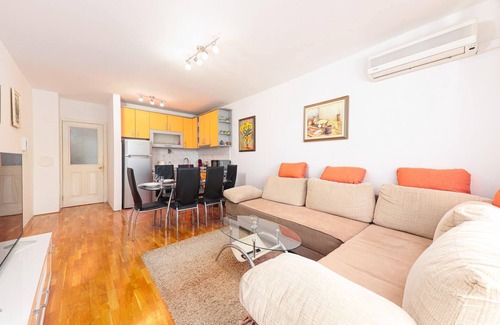 Istok Apartment | Lovely apartment in Makarska with WiFi