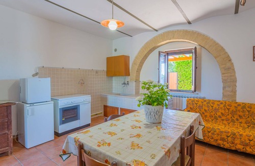 Crecchio House | Lovely apartment in villa for 4 people with pool, WIFI, TV, terrace, pets allowed and parking