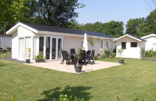 Schaarsbergen House | Lovely apartment in villa for 4 people with WIFI, pool, TV and terrace