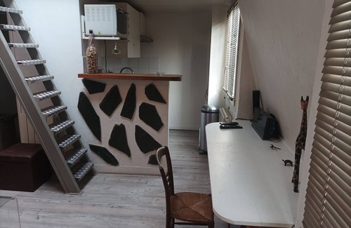 Quartier de la Goutte-d'Or Apartment | Lovely apartment with high ceilings near Montmartre.