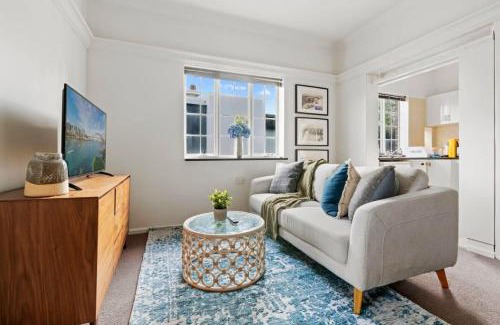 Kirribilli Apartment | Lovely Apartment with Spectacular Views