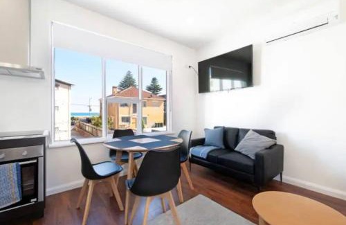 Largs Bay Apartment | Lovely Beachside Largs Bay unit - free wine