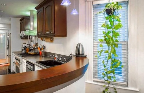 East Somerville Condo | Lovely Boston Condo