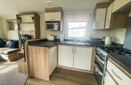 Beckingham House | Lovely caravan with free WiFi at Steeple Bay Holiday Park ref 36058B