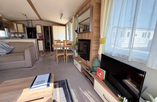 Felixstowe House | Lovely caravan with decking at Suffolk Sands Holiday Park ref 45017B