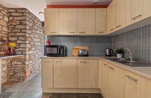 Llanddowror Cottage | Lovely Coach house with 2 bedrooms and garden, with lovely restaurant on site