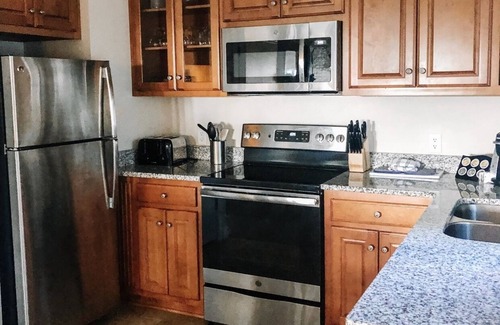 Kingsmill Condo | Lovely condo with water & golf course view