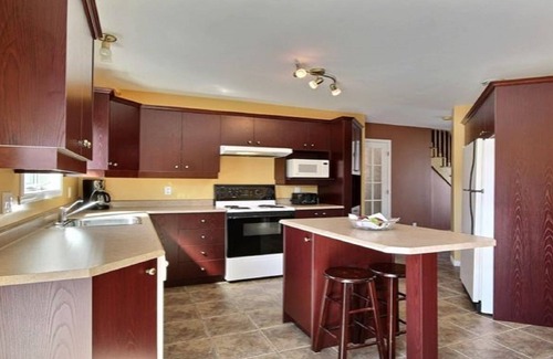 L'Ancienne-Lorette House | Lovely cottage with heated swimming pool