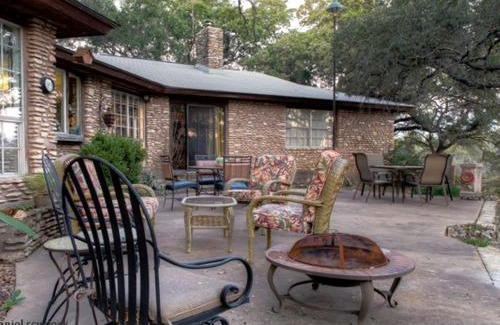 Georgetown House | Lovely Cottage Rental with Waterfall on San Gabriel River near Austin, Texas