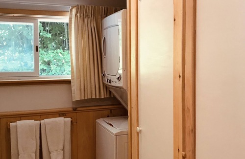 Diamond Point Cottage | Lovely Cottage with private access and boat slip on Lake George