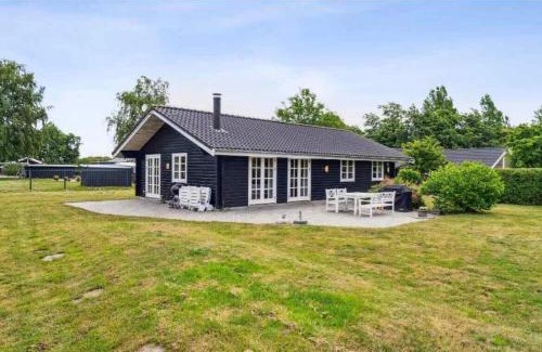 Kramnitse House | Lovely Cottage With Secluded Garden