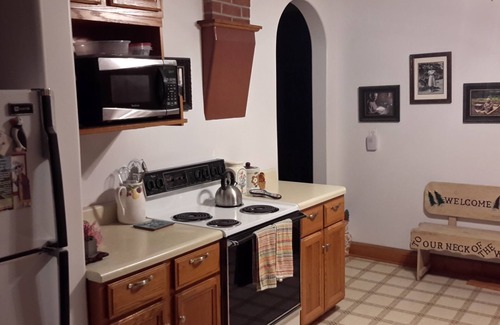 Murphysboro House | Lovely Cozy Country Home Located In the Hills Of Southern Illinois