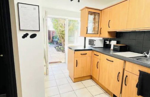 Arbury House | Lovely dog friendly home sleeps 6 with parking