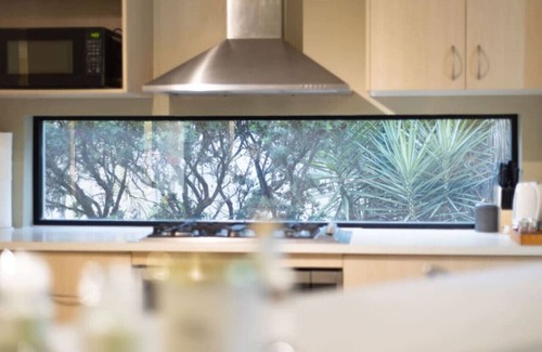 Meadowbrook House | Lovely family retreat with Pool easy connection t