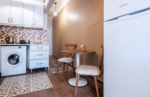 Gumussuyu Mahallesi Apartment | Lovely Flat in Beyoglu near Public Transportation