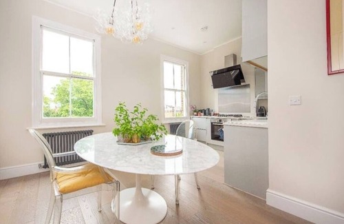 Southfields Apartment | Lovely flat near Wimbledon – perfectly located with private garden
