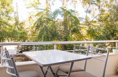 Dalyan Mahallesi Apartment | Lovely Flat with Balcony in Cesme Close to Sea